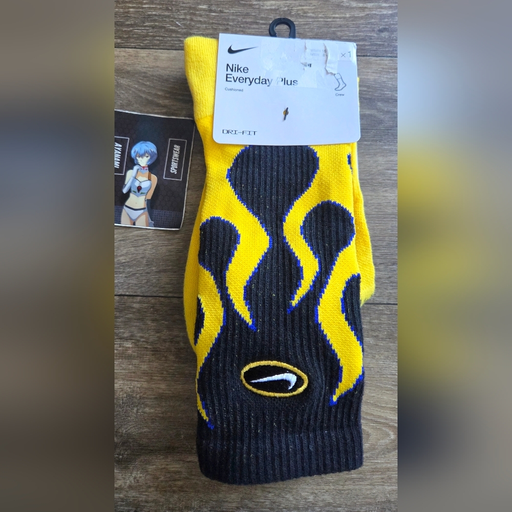 Nike Everyday Plus Dri-Fit Cushioned Flames Crew Socks 8-12